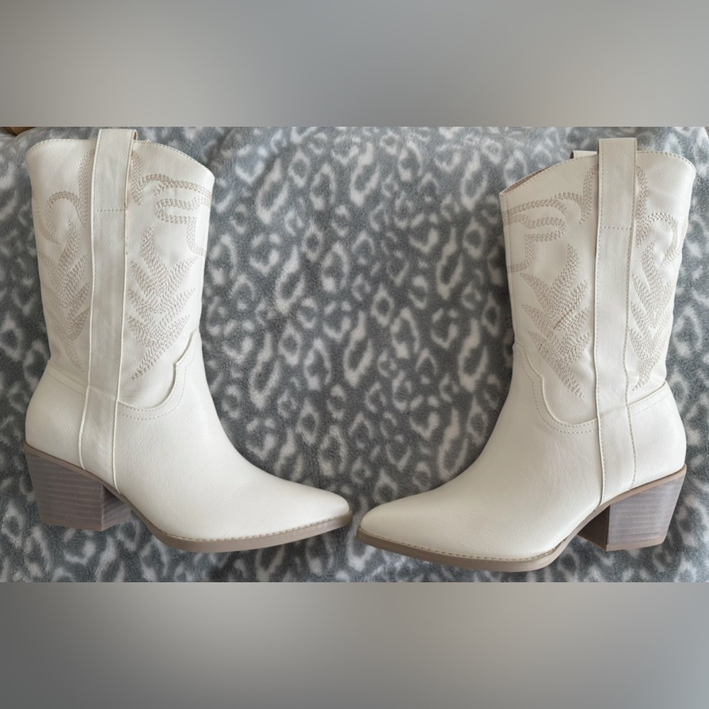 Short White Heeled Cowboy Boots for Women